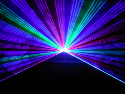 フルカラーレーザー演出実施、4W RGBレーザー1台使用（レンタル）