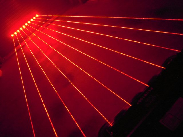 赤色ガラスデキャンタ 金色装飾付き 赤色ガラスデキャンタ 金色装飾付き 赤色ガラスデキャンタ 金色