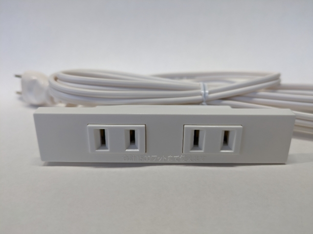 【即納】　家具用コンセント　R2014-W　大和電器/YAMATO DENKI　埋込2口　ホワイト　☆コード付E型二連コンセント☆