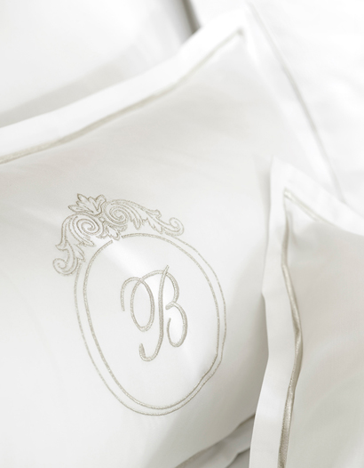 クッションカバー【30cm×40cm】全37色 エジプト綿(サテン織り・300TC) 【Fanna】イニシャル刺繍