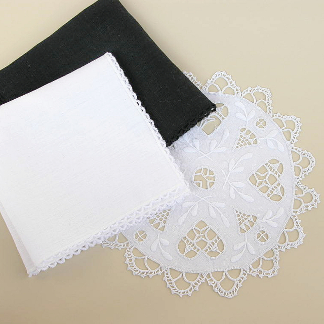 二枚はぎアンティークリネン オールドリネン かけつぎ&イニシャル刺繍あり 洗濯済 イニシャル 刺繍 リネン ハンカチ レース アンティーク