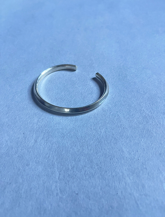 カレンシルバーバングルナチュラル