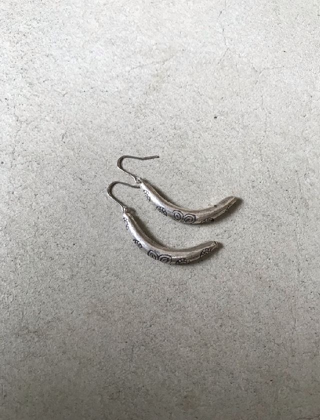 カレン族シルバーピアス 月