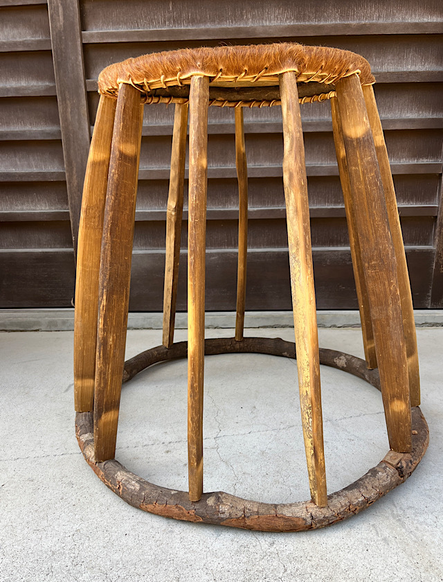 アカ族の椅子L3