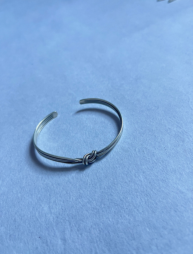 カレンシルバーバングル二重結び