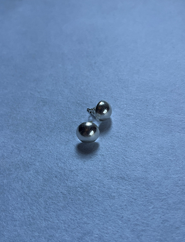 カレンシルバーピアス半丸大1