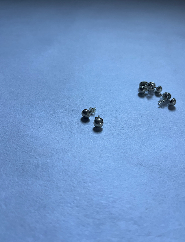 カレンシルバーピアス半丸小2