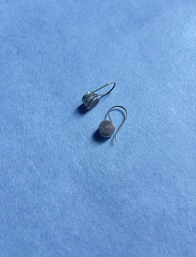 カレンシルバーピアス宇宙2