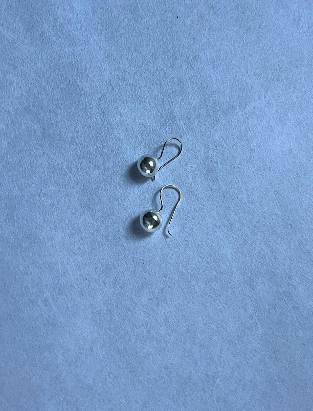 カレンシルバーピアス球体