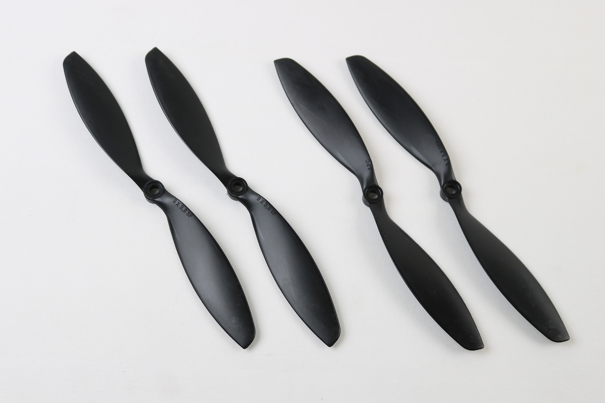 APC B9x3.8SFドローン用プロペラ4本セット(黒）（LPB09038SF-B4）