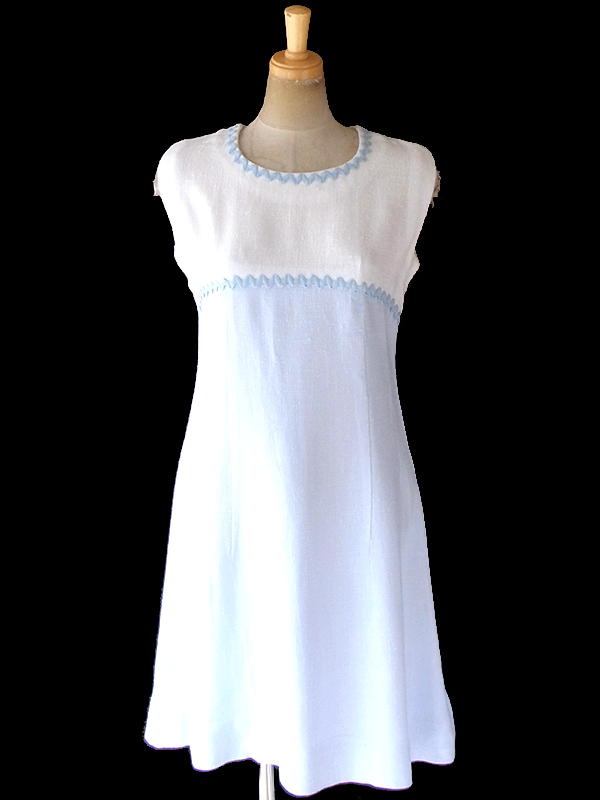 ヨーロッパ古着 フランス買い付け 60年代製 ホワイト X 水色 山道テープ ヴィンテージ ワンピース 19FC001