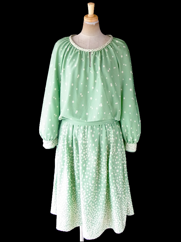 ヨーロッパ古着 フランス買い付け 70年代製 若草色 X オフホワイト 水玉 共布ベルト付き プリーツ ワンピース 20FC615