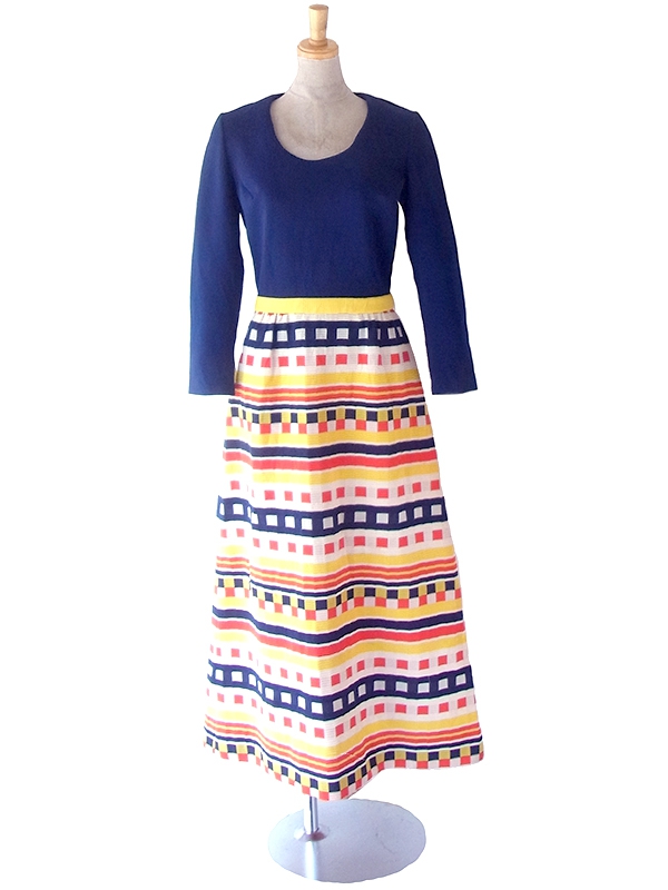 ヨーロッパ古着 ロンドン買い付け 70年代製 ネイビー X カラフル レトロ柄 ヴィンテージ ロング ワンピース22OM307