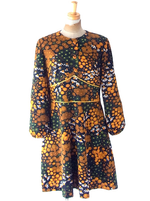 ヨーロッパ古着 フランス買い付け 70年代製 ブラック X カラフル レトロ柄 ヴィンテージ ワンピース 25FC115