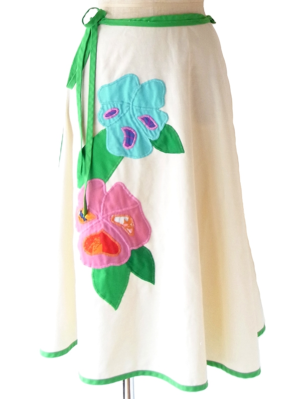 ヨーロッパ古着 ロンドン買付け 70年代製 クリーム色 X グリーン ライニング 花柄アップリケ ヴィンテージ 巻きスカート 09UK2009