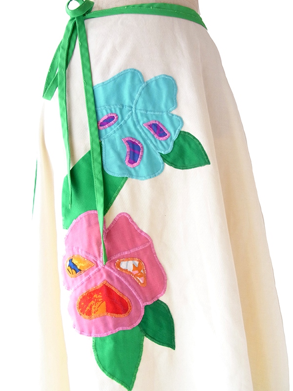 ヨーロッパ古着 ロンドン買付け 70年代製 クリーム色 X グリーン ライニング 花柄アップリケ ヴィンテージ 巻きスカート 09UK2009