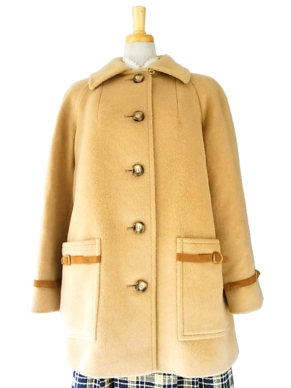 イギリス王室御用達ブランド「アクアスキュータム」のエレガントなウールコート