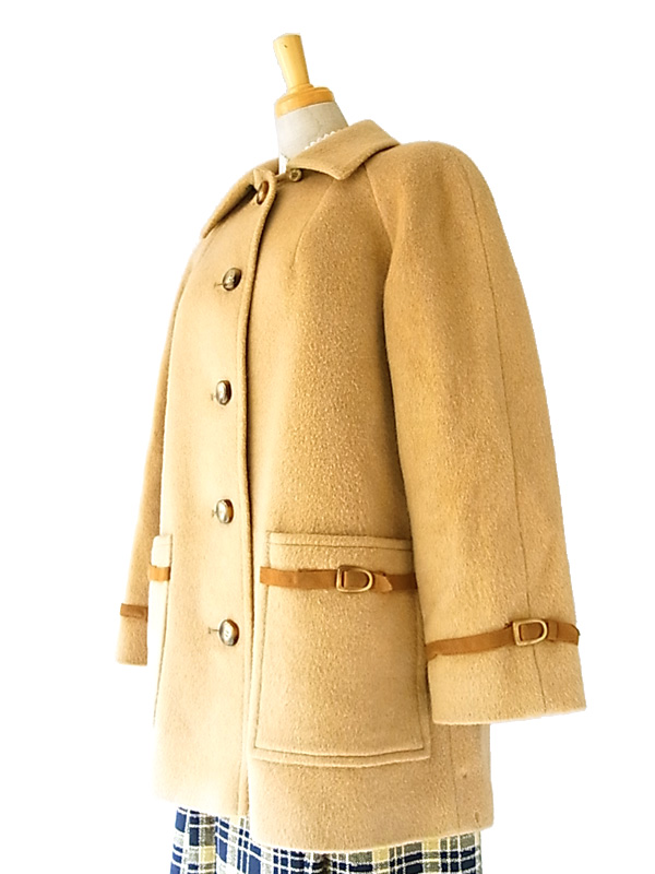 イギリス王室御用達ブランド「アクアスキュータム」のエレガントなウールコート