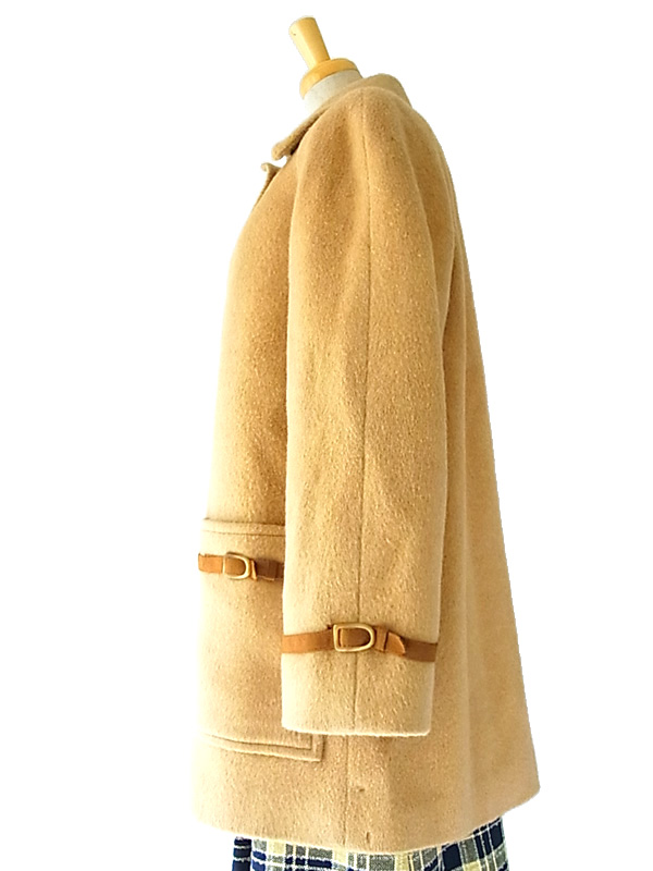 イギリス王室御用達ブランド「アクアスキュータム」のエレガントなウールコート