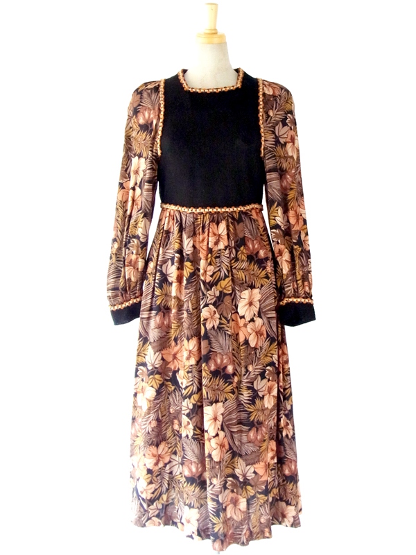 ヨーロッパ古着 フランス買い付け ６０年代製 ブラック　ニット X 花柄プリント　ヴィンテージ　ワンピース 12FC119