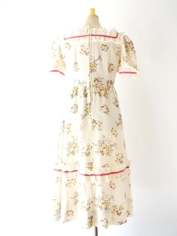 ヨーロッパ古着　フランス買い付け　ヴィンテージ　ワンピース　ローラアシュレイ風　花柄　プリント