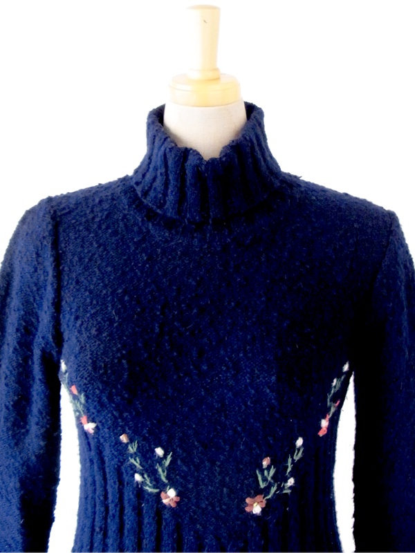ヨーロッパ古着 フランス買い付け　ネイビー X 花柄刺繍 タートルネック ワンピース : 13FC721