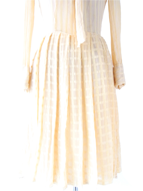 ヨーロッパ古着　フランス製　アイボリー　シルクオーガンジー×チェック織地　ボウタイ　ヴィンテージ　ワンピース 13FC801