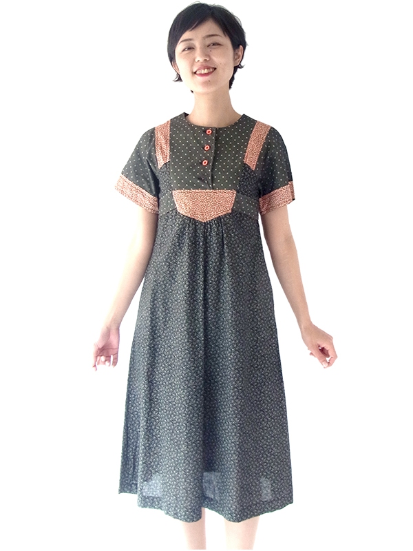 ヨーロッパ古着 ６０年代フランス製 ブラック X ホワイト 小花柄 花柄生地切替 フォークロア ワンピース 15FC111