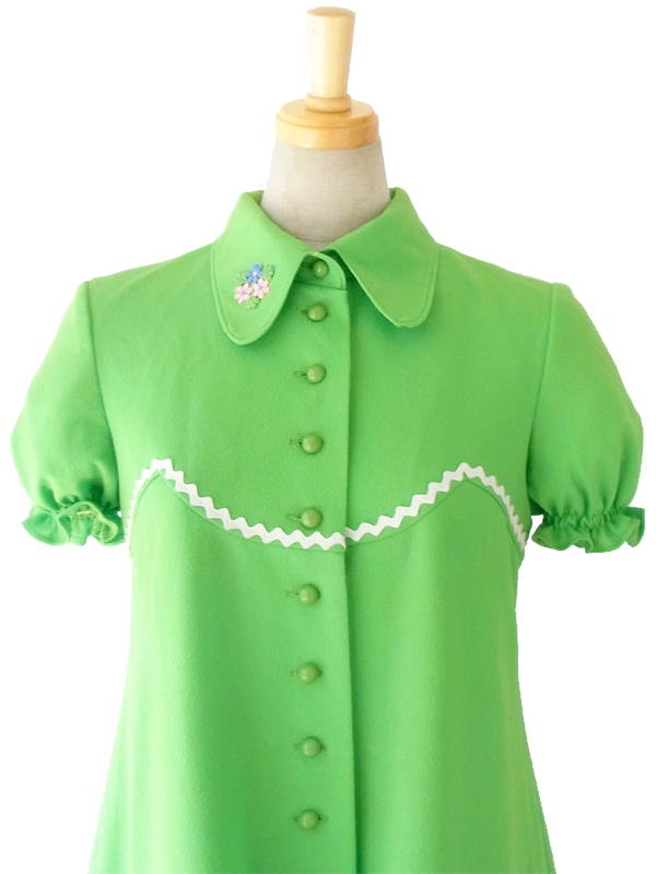 ヨーロッパ古着 ロンドン買い付け 60年代製 ライムグリーン X ホワイト山道テープ 花柄刺繍 レトロ ワンピース 15OM101