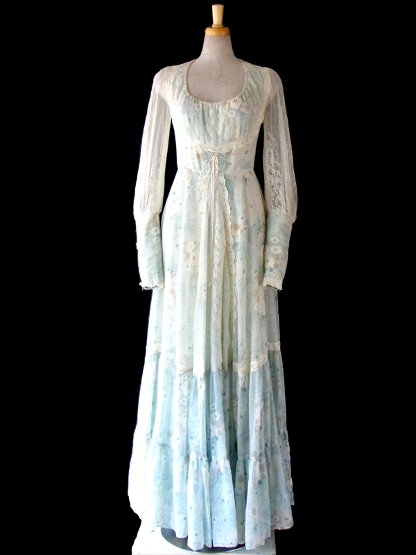 70年代アメリカ製 GUNNE SAX 淡い水色 ペイズリー柄 X 花柄 レーステープ飾り ふんわりマキシワンピース 15SP010