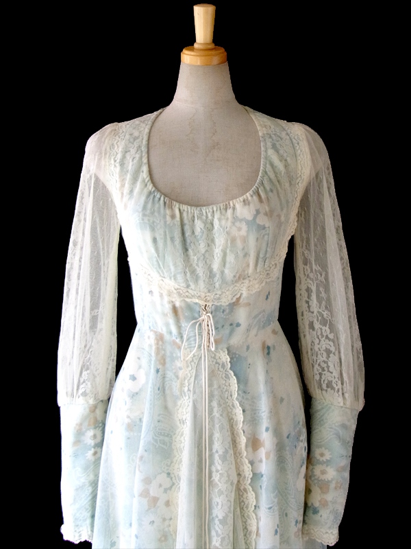 70年代アメリカ製 GUNNE SAX 淡い水色 ペイズリー柄 X 花柄 レーステープ飾り ふんわりマキシワンピース 15SP010