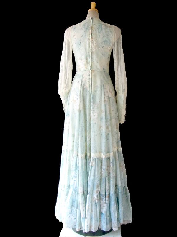 70年代アメリカ製 GUNNE SAX 淡い水色 ペイズリー柄 X 花柄 レーステープ飾り ふんわりマキシワンピース 15SP010