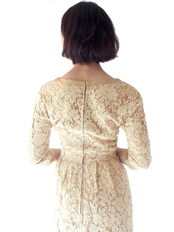 フランス買い付け 60年代製 ベージュ X 花柄コードレース ゴールドテープ アンティークドレス 16FC203