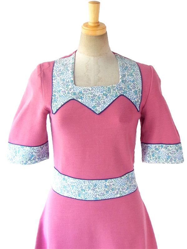 ヨーロッパ古着 フランス買い付け 60年代製 ピンク X ブルーパイピング・花柄生地切り返し ヴィンテージ ワンピース 16FC506