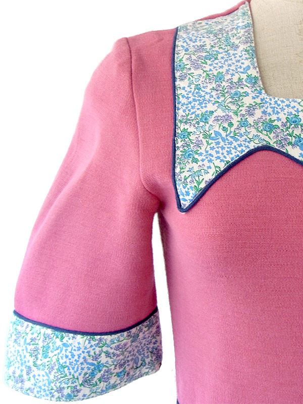 ヨーロッパ古着 フランス買い付け 60年代製 ピンク X ブルーパイピング・花柄生地切り返し ヴィンテージ ワンピース 16FC506