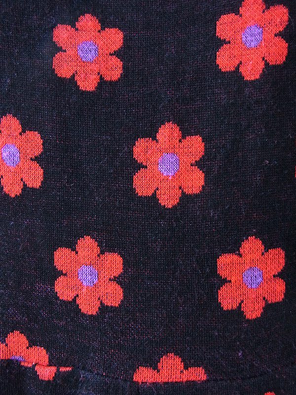 ヨーロッパ古着 フランス買い付け 60年代製 ブラック X レッド・パープル マーガレット柄 ボックスプリーツ レトロ ワンピース 16FC517