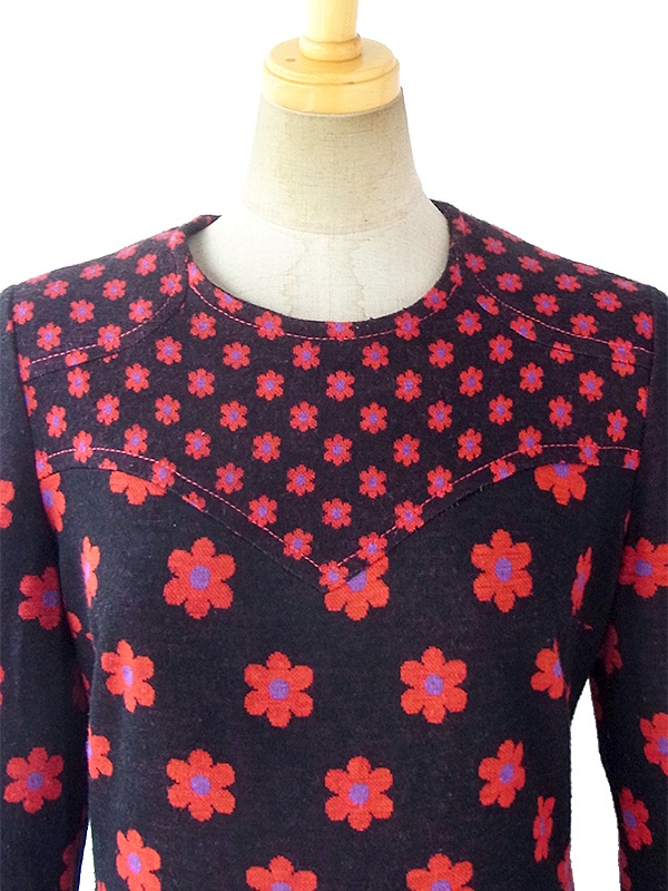 ヨーロッパ古着 フランス買い付け 60年代製 ブラック X レッド・パープル マーガレット柄 ボックスプリーツ レトロ ワンピース 16FC517