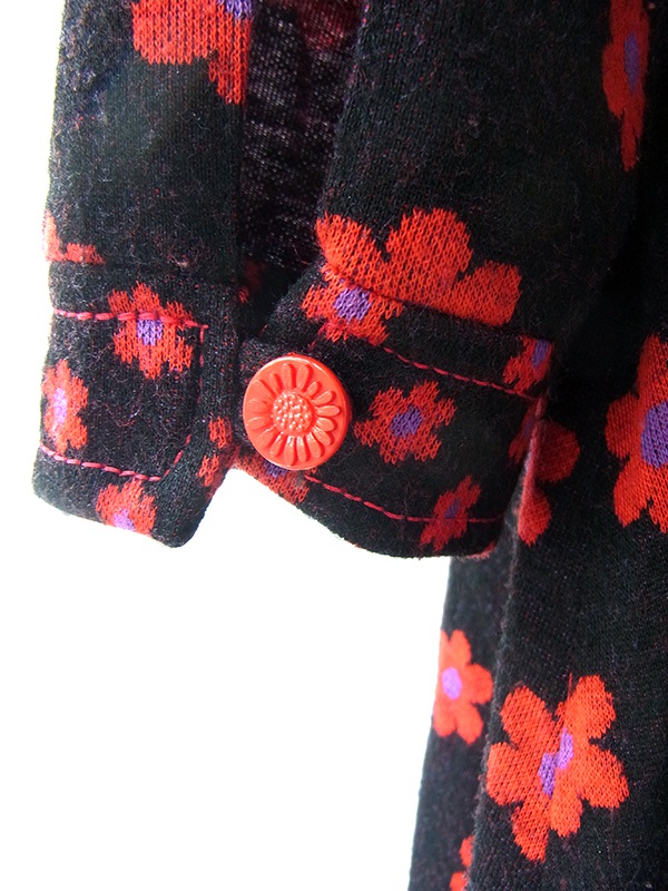 ヨーロッパ古着 フランス買い付け 60年代製 ブラック X レッド・パープル マーガレット柄 ボックスプリーツ レトロ ワンピース 16FC517