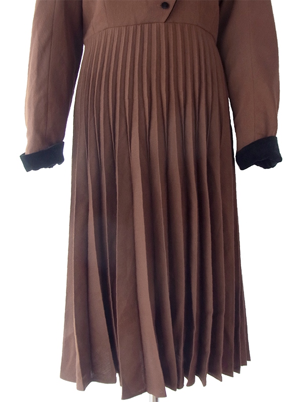 ヨーロッパ古着 ロンドン買い付け ブラウン X ブラック ボタンデザイン プリーツ ヴィンテージ ワンピース 16OM757