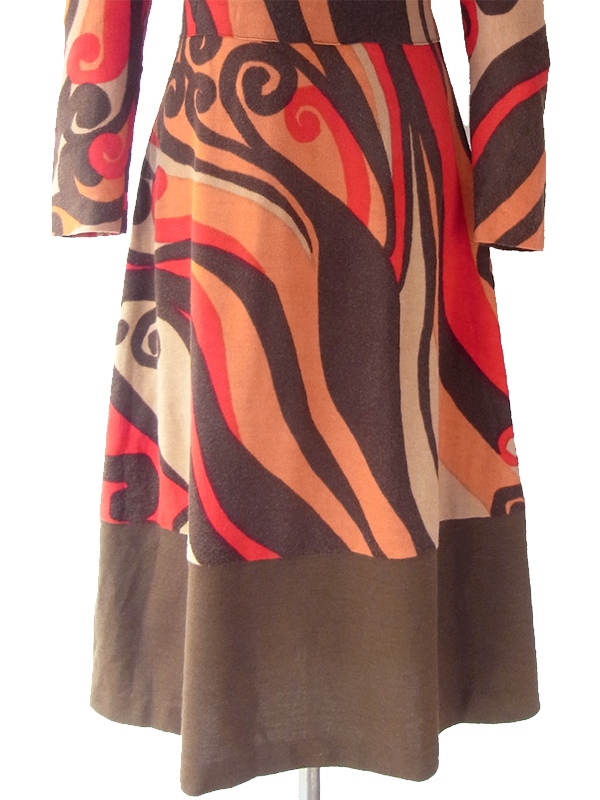 ヨーロッパ古着 ロンドン買い付け 70年代製 ブラウン X レッド・オレンジ・ベージュ レトロ模様 ワンピース 16OM802