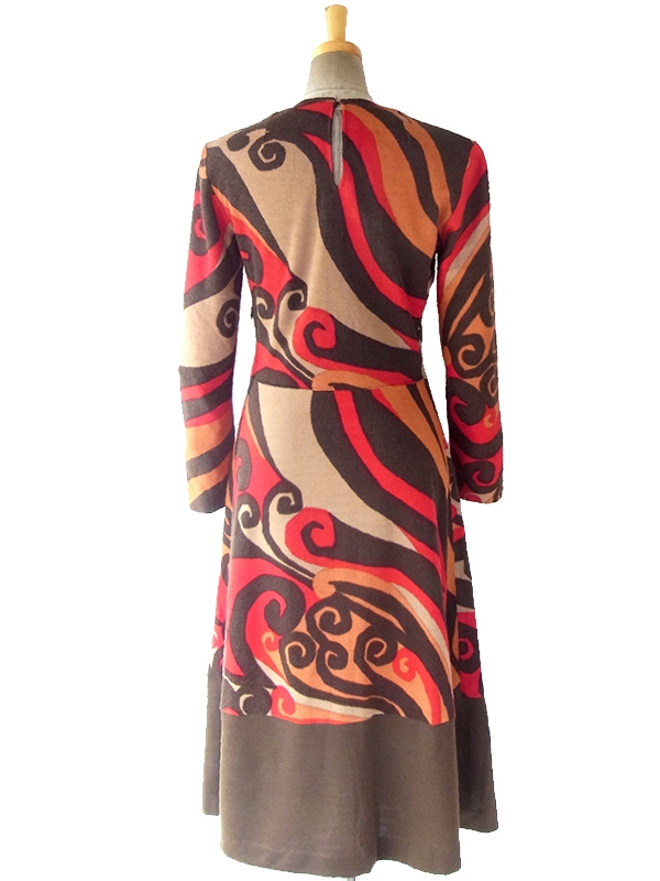 ヨーロッパ古着 ロンドン買い付け 70年代製 ブラウン X レッド・オレンジ・ベージュ レトロ模様 ワンピース 16OM802