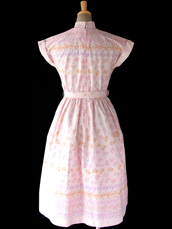 ヨーロッパ古着 フランス買い付け 60年代製 ピンク X 淡いオレンジ・パープル 小花柄 ベルト付き スタンドカラー ワンピース 17CC004