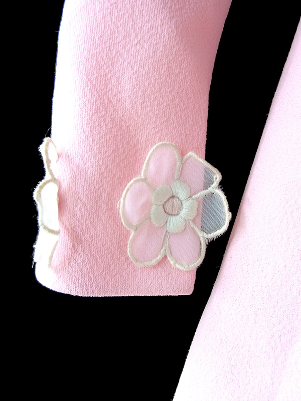 ヨーロッパ古着 フランス買い付け 60年代製 ベビーピンク X 花柄飾り ヴィンテージ ワンピース 17FC005