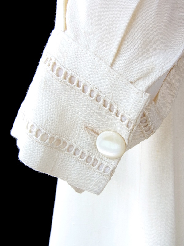 ヨーロッパ古着 フランス買い付け 60年代製 アイボリー X カットワーク 共布ベルト付き ヴィンテージ ワンピース 17FC009