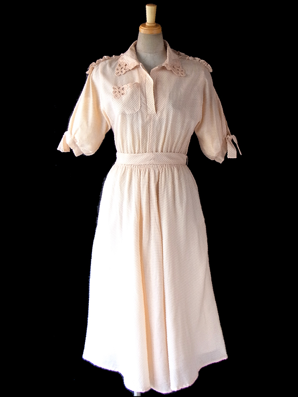 ヨーロッパ古着 フランス買い付け 60年代製 アプリコット 水玉 カットワークレースの襟・ポケット ヴィンテージ ワンピース 17FC010