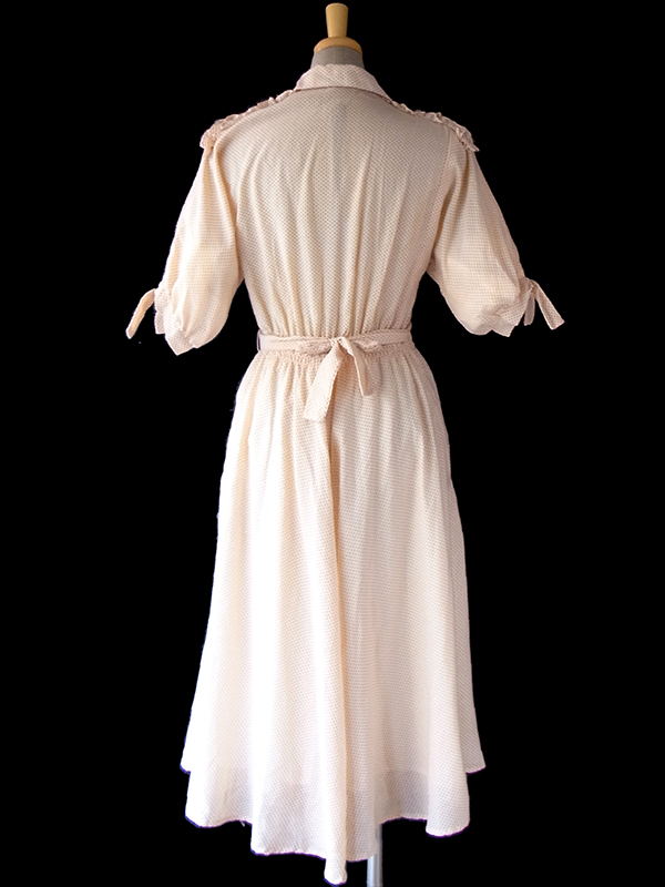 ヨーロッパ古着 フランス買い付け 60年代製 アプリコット 水玉 カットワークレースの襟・ポケット ヴィンテージ ワンピース 17FC010