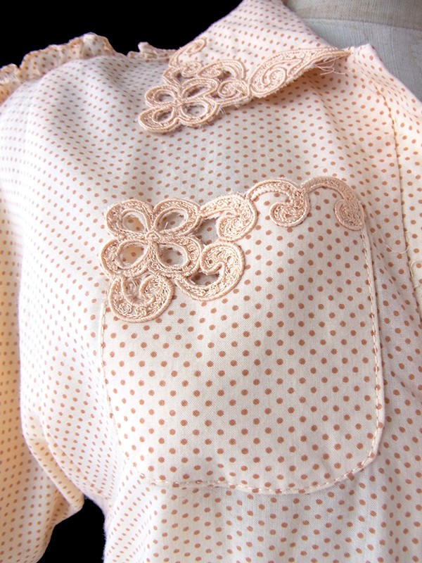 ヨーロッパ古着 フランス買い付け 60年代製 アプリコット 水玉 カットワークレースの襟・ポケット ヴィンテージ ワンピース 17FC010
