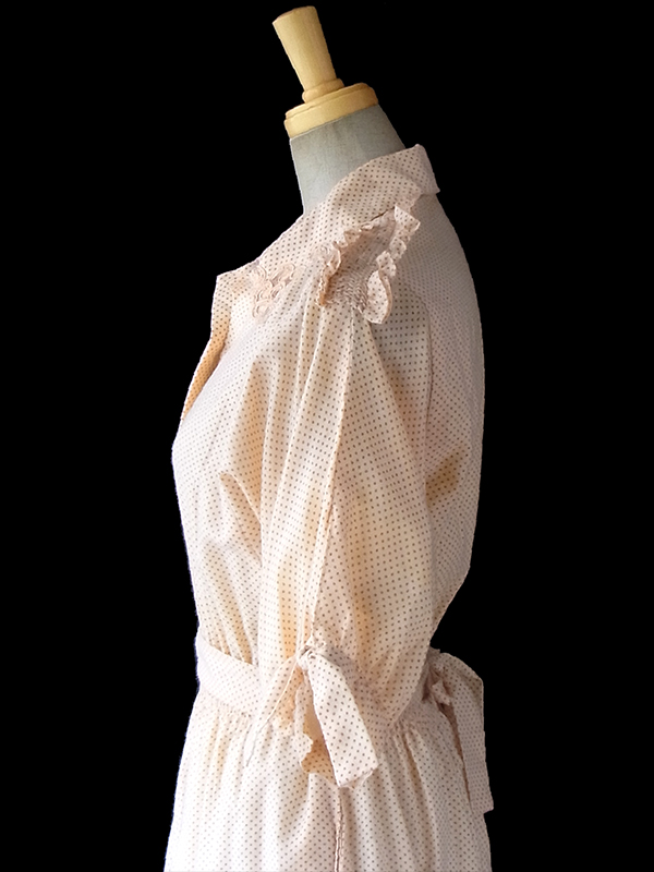 ヨーロッパ古着 フランス買い付け 60年代製 アプリコット 水玉 カットワークレースの襟・ポケット ヴィンテージ ワンピース 17FC010