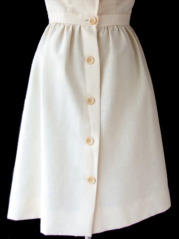 ヨーロッパ古着 フランス買い付け 60年代製 クリーム色 X 背面ボタン ポケット付き ヴィンテージ ワンピース 17FC020
