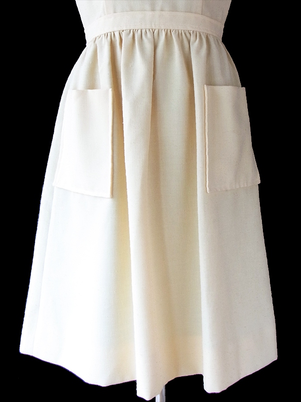 ヨーロッパ古着 フランス買い付け 60年代製 クリーム色 X 背面ボタン ポケット付き ヴィンテージ ワンピース 17FC020